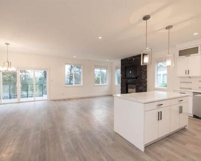 4-Bedroom, 2.5-Bathroom Top-Floor House in Maple Bay Available January 1st Rent: $3800/month This well-appointed and spacious 4-bedroom, 2.5-bathroom top-floor home will be available for rent starting January 1st. Situated in the sought-after Maple Bay community, the property offers a quiet, family-friendly environment close to beaches, parks, schools, and scenic walking trails. It provides con...