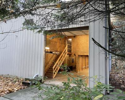 Warehouse / Workshop / Large Studio in Cobble Hill