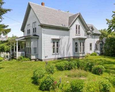 4 Bedroom 3BA 2524 ft Single Family Home For Sale in ROCKLAND, ME