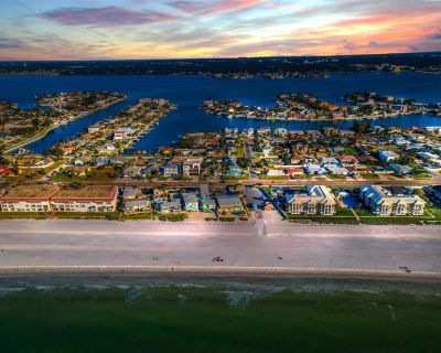 1 Bedroom 1BA 330 ft Condo For Sale in Belleair Beach, FL