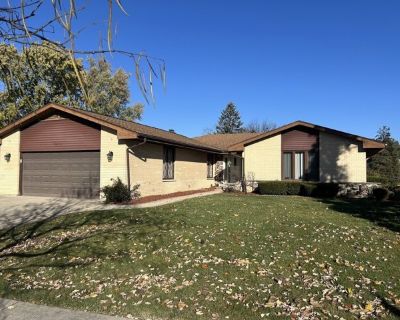 2653 N Bradford Dr. Welcome to your dream rental! This fully renovated 3-bedroom, 3-bath home offers modern comfort and style in a prime Arlington Heights location. Features include Open-concept living area with abundant natural light, Brand-new kitchen with quartz countertops, stainless steel appliances, and custom cabinetry, Luxury bathrooms with contemporary fixtures and finishes, Spacious b...