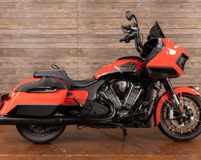 2023 Indian Challenger Dark Horse Indy Red / Black Metallic