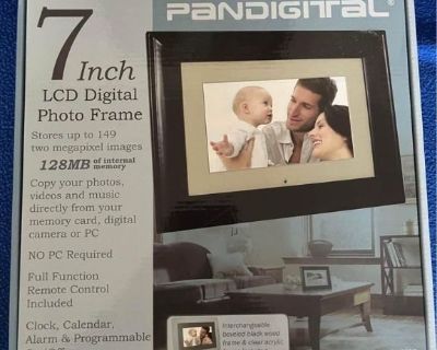 Digital Picture Frame W/ Remote, 7”