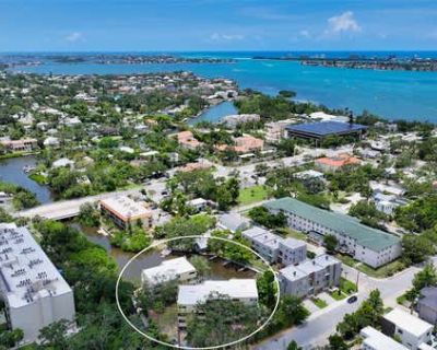 2 Bedroom 2BA 1267 ft Condominium For Sale in SARASOTA, FL