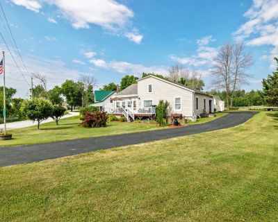 4 Bedroom 1BA 1904 ft Single Family House For Sale in Alburgh, VT