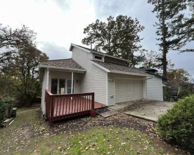 3 Bedroom 2.5BA 2384 ft Pet-Friendly Apartment For Rent in Lake Oswego, OR