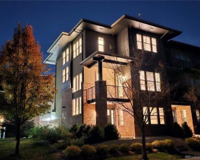 192 S Locust St. Urban living at its finest! Newer high-end townhome overlooking Crestmoor Park with fantastic views of the park and mountains. Three spacious bedrooms with 3.5 bathrooms. Dramatic entry and high end finishes with upgrades throughout! Chef's kitchen with five burner gas cook-top, double ovens, slab counters, upgraded appliances and cabinetry, and more! Open floorplan is perfect ...