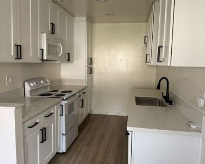 1 Bedroom 1BA 723 ft Condo For Sale in Encino, CA