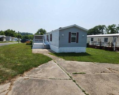 2 Bedroom 1BA 784 ft Mobile Home For Sale in Ravenna, OH