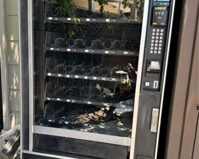 Crane National Vendors GPL 159 Glass Front Snack Vending Machine For Sale in California!