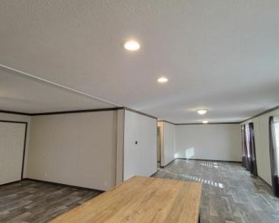3 Bedroom 2BA 1568 ft Mobile Home For Rent in Columbus, MI