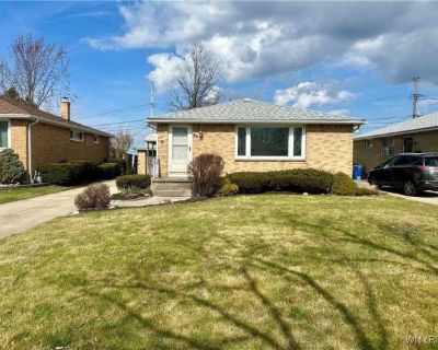 3 Bedroom 2BA 1060 ft Apartment For Rent in Eggertsville, NY
