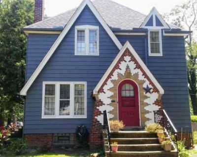 3 Bedroom 3BA 1400 ft Apartment For Rent in Cleveland Heights, OH