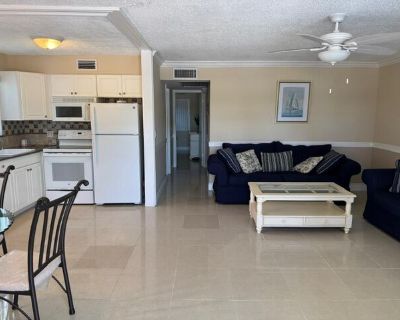 2 Bedroom 1BA 798 ft Furnished House For Rent in West Palm Beach, FL