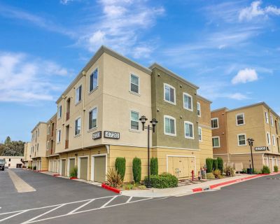 3 Bedroom 2BA 1015 ft Condo For Sale in San Ramon, CA