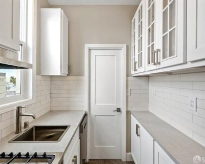 370 Frederick St. Here is your chance to live in an amazing 2 bedroom unit in the heart of Cole Valley with views. This gorgeous unit was just remodeled with brand new kitchen appliances, refinished hardwood floors, new bathrooms, and a washer/dryer. The unit is located on the 3rd floor via a short flight of stairs. It comes with spectacular south-facing Sutro Tower views and a convenient locat...