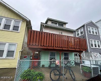 5 Bedroom 5BA 1552 ft House For Sale in Seaside Heights, NJ