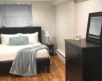 This listing is a mid term rental (30 days or longer) on https://homads.com/. FURNISHED 1 Bedroom - Enter the apartment through a private entrance, into a heated foyer/mudroom. Beyond this entry point is a bedroom with a queen- sized bed, two sunny exposures and a bathroom with pocket door, standing shower enclosed in glass. To accompany this comfortable living quarters is a spacious living are...