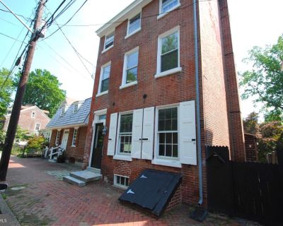 5 Bedroom 3BA 2880 ft Single Family House For Sale in Burlington, NJ