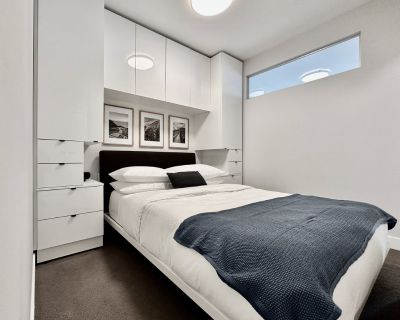 1 Bedroom 1BA 550 ft Furnished Pet-Friendly Condo For Rent in Vancouver, British Columbia