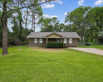 Auction Barn Rd, Alvin, Home For Sale