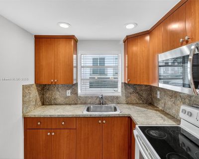 3 Bedroom 2BA 910 ft Condo For Rent in Miami, FL