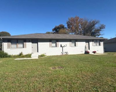 2 Bedroom 1BA 930 ft Pet-Friendly Apartment For Rent in Manchester, TN