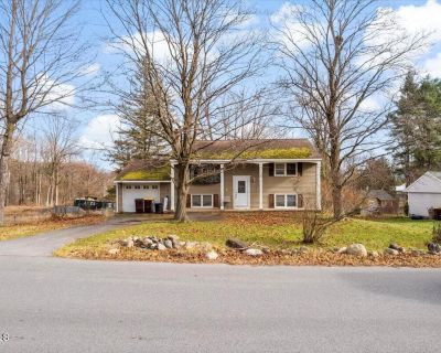 3 Bedroom 1BA 1313 ft Single Family House For Sale in Saratoga Springs, NY