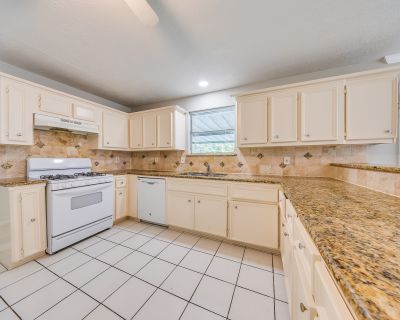 2 Bedroom 1BA 1170 ft Apartment For Rent in Houston, TX