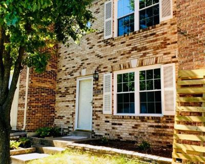 3 Bedroom 2BA 1380 ft Apartment For Rent in Woodbridge, VA