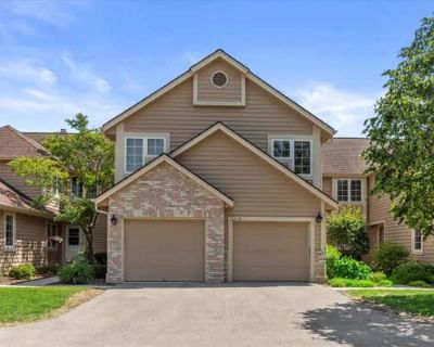 2 Bedroom 3BA 1364 ft Condominium For Sale in BROOKFIELD, WI