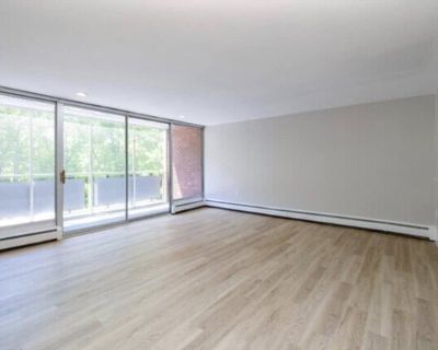 3 Stonehill Dr Apt 3A. Sunny, Spacious 2 bed, 2 bath unit in Stonehill Towers !! This large unit has been newly renovated. Upgraded kitchen includes has stainless appliances and quartz countertops. Master bedroom has a large walk in closet. The unit has a private balcony. Stonehill has a gym, community social area and outside grills. Close to highways , shopping and restaurants. Heat, Hot Water...