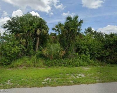 Single Family Home For Sale in FORT MYERS, FL