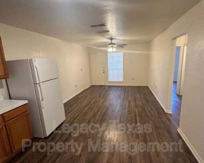 2 Bedroom 1BA 900 ft Apartment For Rent in Cleburne, TX