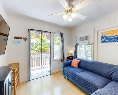 1 Bedroom 1BA House Vacation Rental in Monsarrat Apt D - 30-Night Minimum, Honolulu, HI