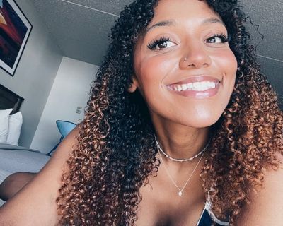 Female Seeking Room in Chicago