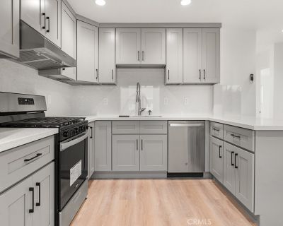 2 Bedroom 1BA 950 ft Apartment For Rent in Santa Ana, CA