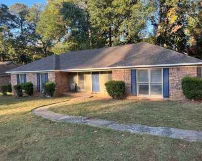 3 Bedroom 2BA 1795 ft Apartment For Rent in Columbus, GA