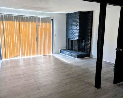 3 Bedroom 1.5BA 1350 ft Pet-Friendly Apartment For Rent in Kansas City, MO