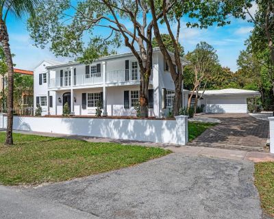 Certosa Ave. Explore this Coral Gables home on a double lot which blends classic architecture with modern design! This tastefully updated residence boasts 4 bedrooms, 3.5 bathrooms, a detached 1/1 guesthouse w/ kitchen. Upon entry, prepare to be greeted by incredible natural light an open spacious floor plan. The light bright gourmet kitchen features quartz countertops and seamlessly flows to t...