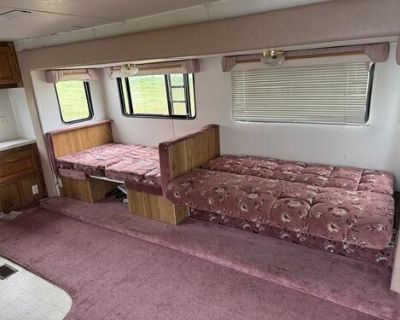 1996 Salem 5th wheel $1800 or best offer.