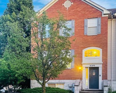 3 Bedroom 2BA 2424 ft Townhouse For Sale in Aurora, IL