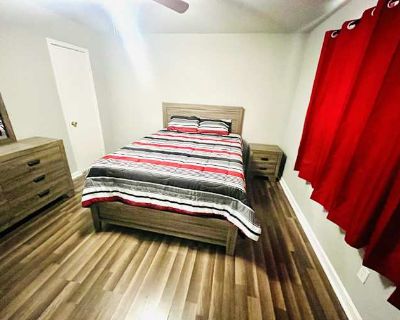 Available on: now. Furnished. Parking available * Internet included * LGBTQ+ friendly * Students welcome * 40+ years welcome PadSplit will require background checks for this room Learn more. Private Rooms in Homey & cozy Baytown House, starting from $200/week, all utilities and Wifi included. Enjoy living in a comfortable House. This homey home is decorated with modern touches while providing t...