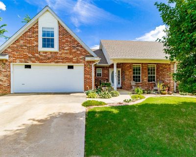 4 Bedroom 3BA 2040 ft Single Family House For Sale in Bentonville, AR