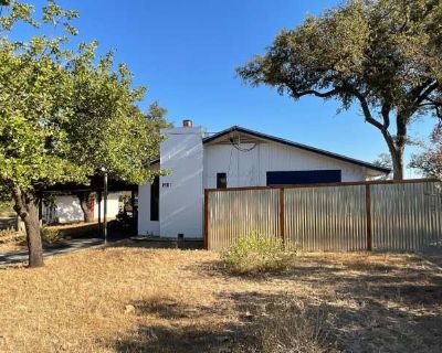 2 Bedroom 1BA 1262 ft Pet-Friendly Apartment For Rent in Granite Shoals, TX