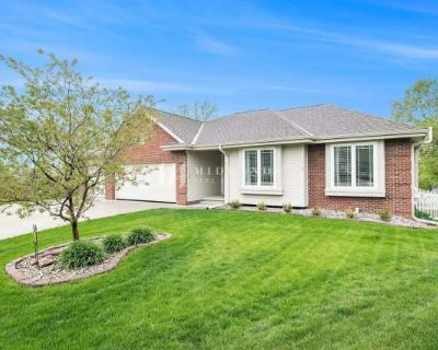 LaVista Ranch Home. image_url. In unit laundry Patio / balcony Hardwood floors Dishwasher Dogs allowed Garage Unit Amenities dishwasher fireplace hardwood floors in unit laundry microwave oven patio / balcony range refrigerator walk in closets recently renovated Property Amenities parking garage dogs allowed. Pets allowed. 3 Bedroom. 2 Bathroom. 2646 ft