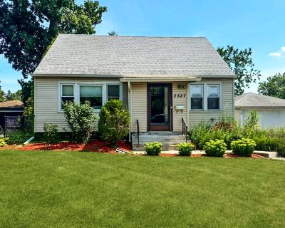 3 Bedroom 1BA Apartment For Rent in Des Plaines, IL