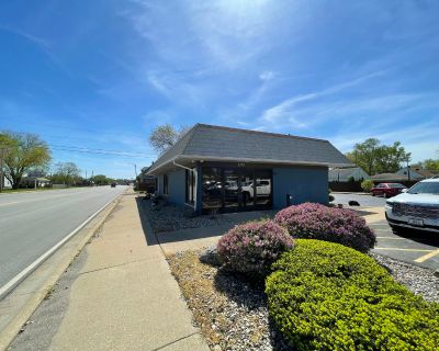 1370 W Court Street. Property for Rent in Kankakee, IL for $369,000. This 1,550 square foot property was built in 1968 on a lot size of 0.306474.. When it comes to a banks or credit unions, location is everything! And this property is situated in a prime spot, with high traffic and easy accessibility. It's fully equipped with a drive-through, office, teller lines, kitchenette, vault, and lobby ...