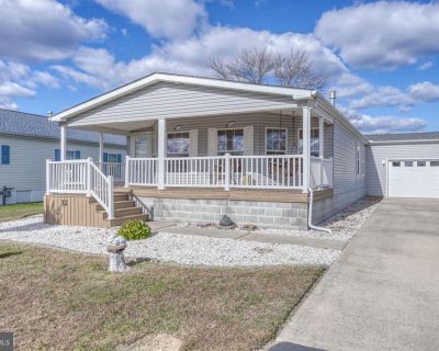 3 Bedroom 2BA 1904 ft Single Family House For Sale in Lewes, DE