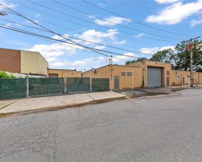 12000 ft Commercial Property For Rent in Valley Stream, NY